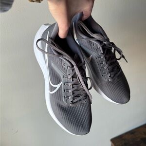 Nike Air Zoom Pegasus 39 TB “Gunsmoke” Grey - Men’s 8.5 / Women’s 10
